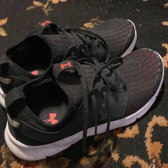 Under Armour shoes - Picture 3 of 6